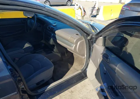 2004 Chrysler Sebring Lxi z USA, uszkodzony, nr VIN 1C3EL56R74N346530